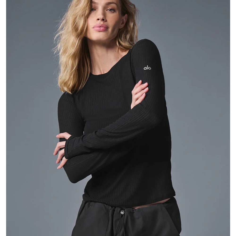 ALO Yoga Women's Black Long Sleeve Top
